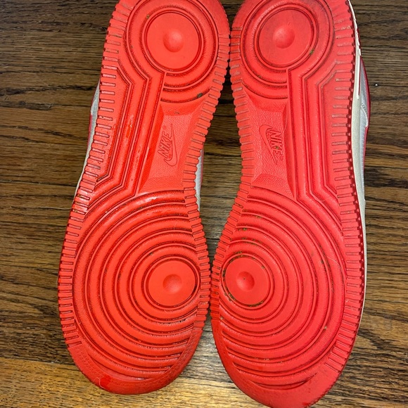 Nike Air Force 1 2010 White and Red - Picture 3 of 8